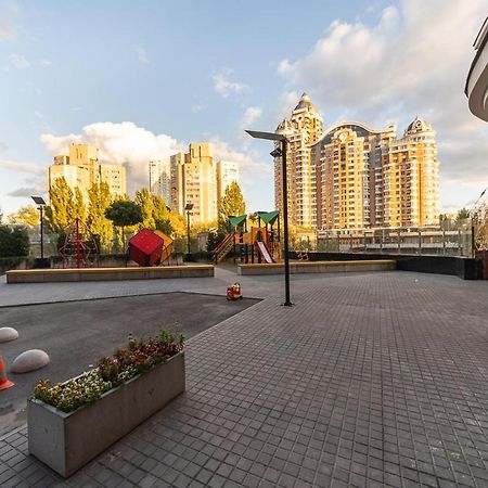 New Building Near Arena City Lesi Ukrainky 7A Київ Екстер'єр фото