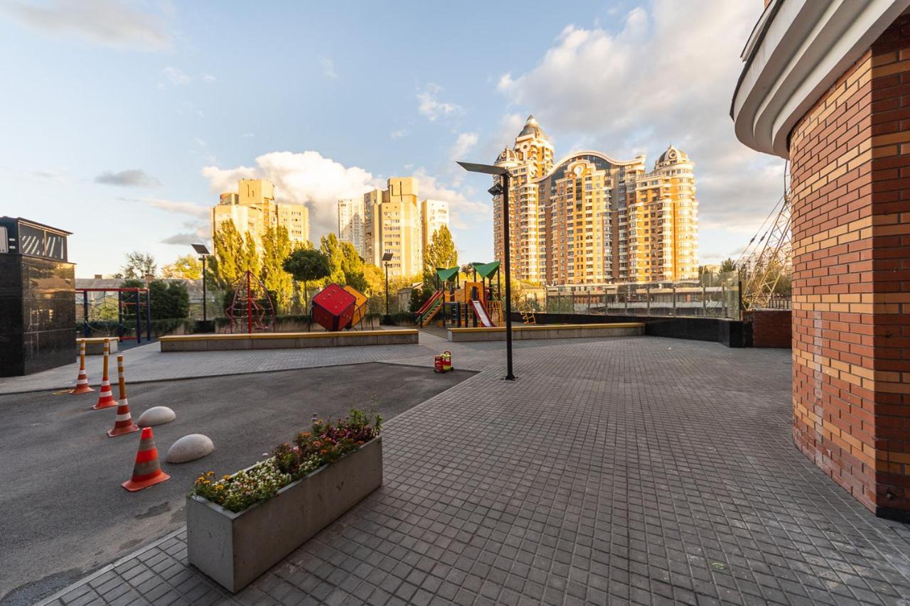 New Building Near Arena City Lesi Ukrainky 7A Київ Екстер'єр фото