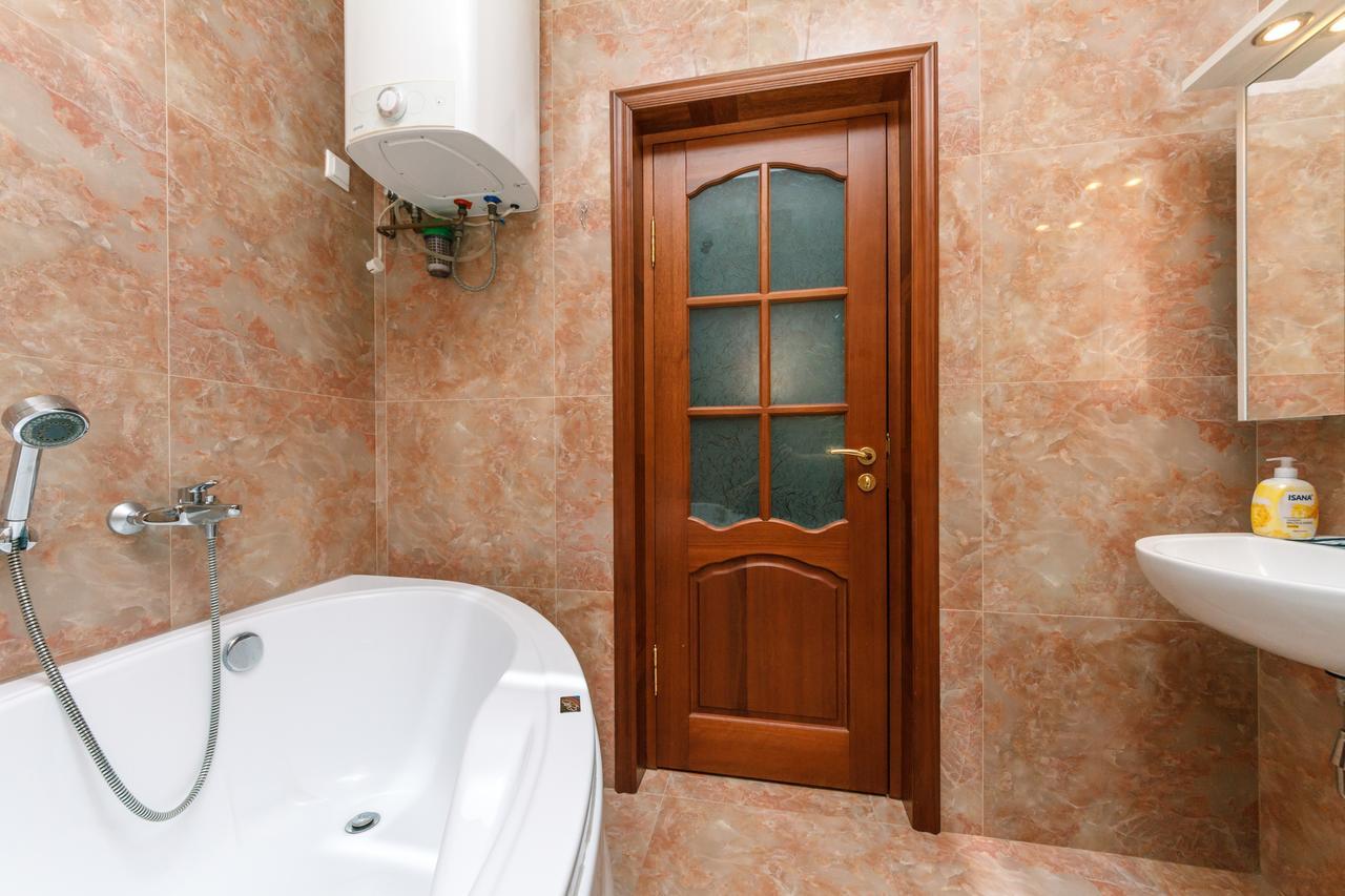 New Building Near Arena City Lesi Ukrainky 7A Київ Екстер'єр фото