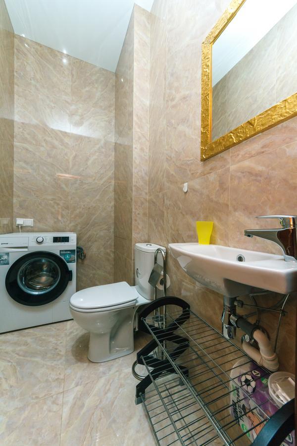 New Building Near Arena City Lesi Ukrainky 7A Київ Екстер'єр фото